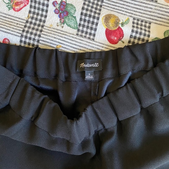 Madewell Scallop Hem Pull on Short in Black size S - Picture 3 of 4